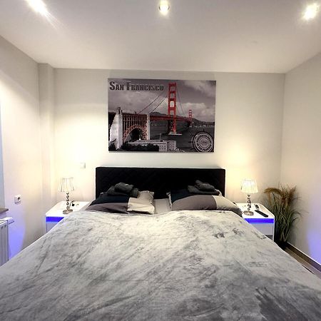 Ferienwohnungen Arp "2D" Mit Terrasse Und Parkplatz Итцехое Екстериор снимка