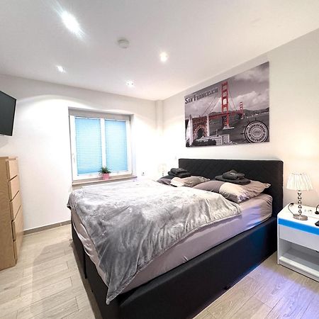Ferienwohnungen Arp "2D" Mit Terrasse Und Parkplatz Итцехое Екстериор снимка